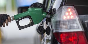 Akaryakıt tabelası gece yarısı değişti!