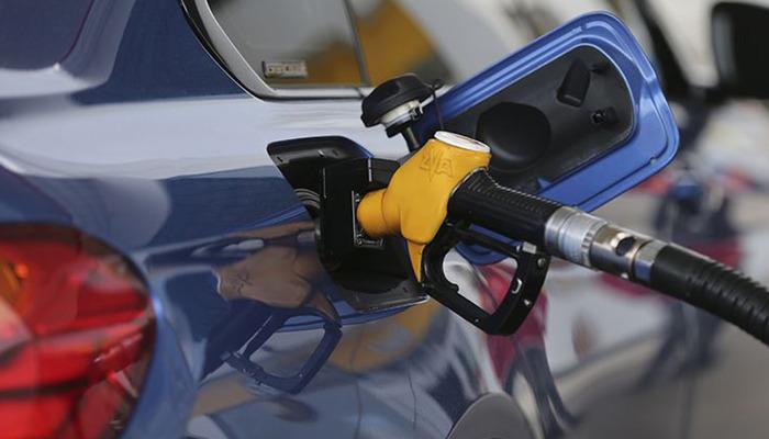 Akaryakıta &ccedil;ifte zam! Ara&ccedil; sahipleri dikkat