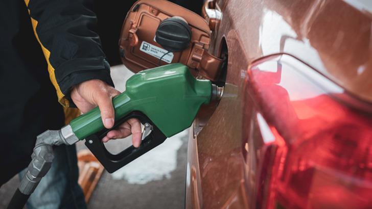 MOTORİNE YARIN ZAM GELECEK