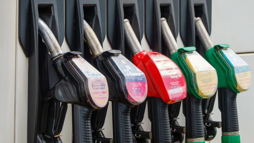 Akaryakıta bu gece yarısı zam geldi! Ara&ccedil; sahipleri dikkat, tabelaya yansıdı... 50 TL'yi aştı, motorin, benzin, otogaz g&uuml;ncel fiyatlar (17 Haziran 2025)