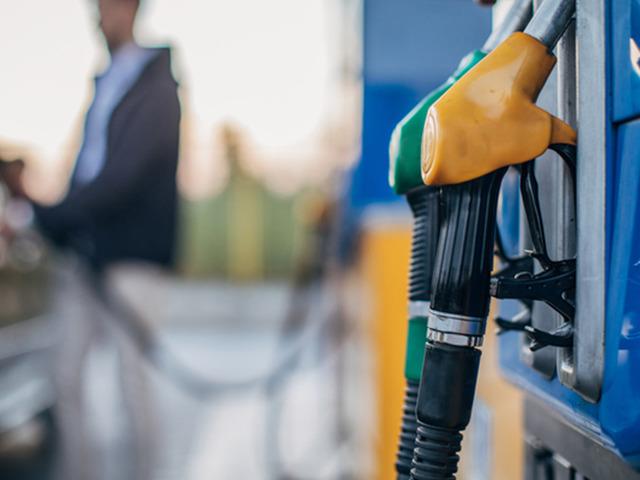 Akaryakıt almaya bug&uuml;n mutlaka gidin! Okkalı zam gelecek, art arda değişecekler