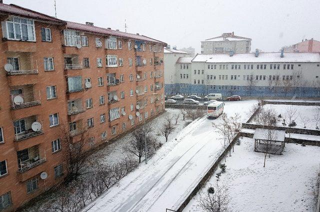 Erzurum’da kar yağışı