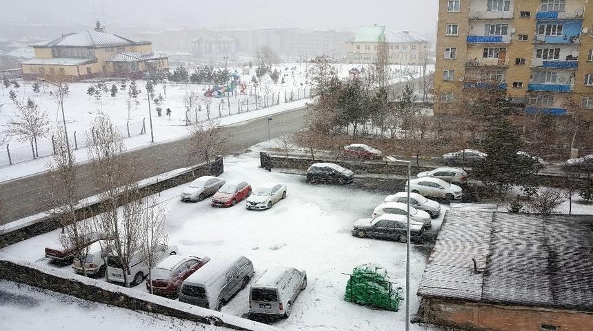 Erzurum&rsquo;da kar yağışı