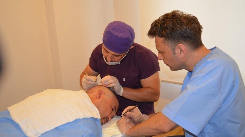 Yurt dışından 60 binin &uuml;zerinde kişi sa&ccedil; dikimi i&ccedil;in T&uuml;rkiye&rsquo;yi tercih etti