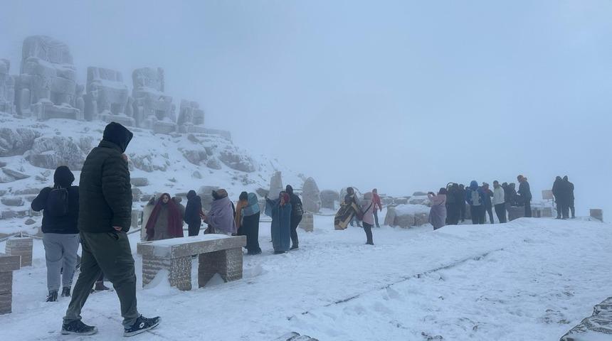 Nemrut Dağı nisan ayında beyaz örtüyle kaplandı