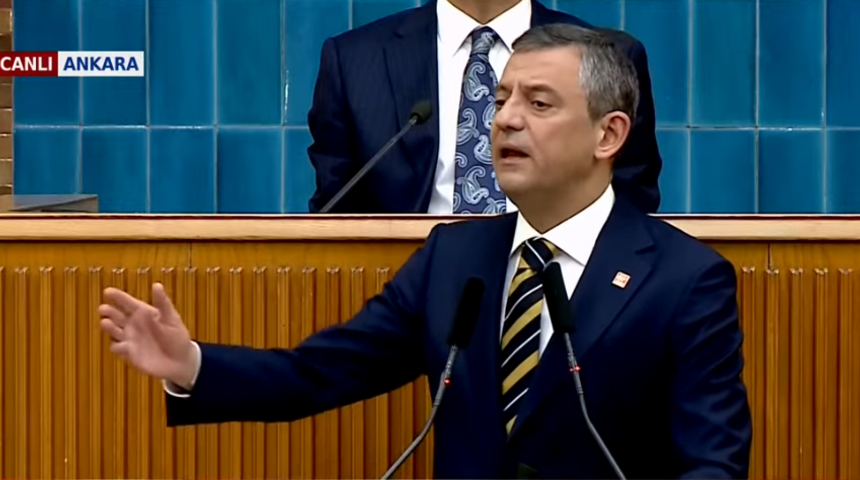 SON DAKİKA | Sivasspor'un açtığı pankarta Özgür Özel'den tepki! Sağlık Bakanı'na da sert çıktı: Mesajı bile anlamamış