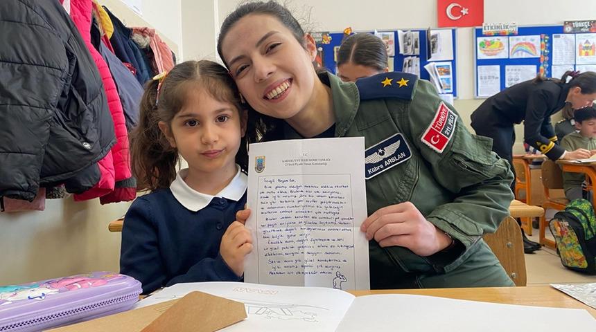 Okula yeni başlayan öğrencilerin mektubuna Mehmetçikten cevap