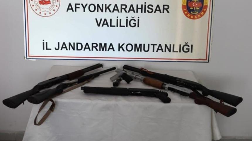 Afyonkarahisar’da ruhsatsız silah operasyonu