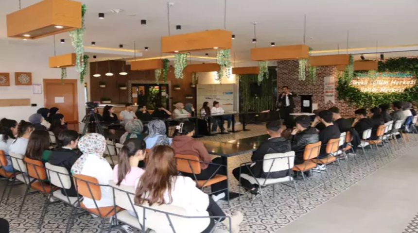 Van'da öğrencilere 'Hızlı okuma teknikleri ve Motivasyon Semineri'