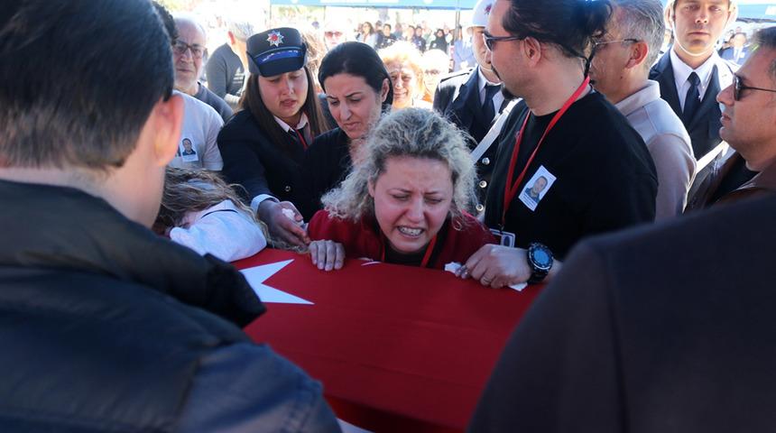 İhbar üzerine gittiği olay yerinde kalp krizi geçiren şehit polis memuru için cenaze töreni düzenlendi