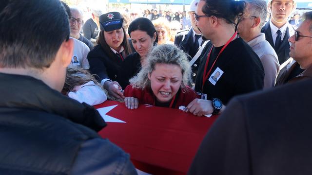 İhbar üzerine gittiği olay yerinde kalp krizi geçiren şehit polis memuru için cenaze töreni düzenlendi