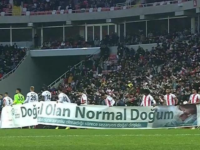 'Doğal olan normal doğum' pankartına Sivasspor'un yıldızı tepki gösterdi! "Türkçe bilmiyorum, kadınlardan özür dilerim"