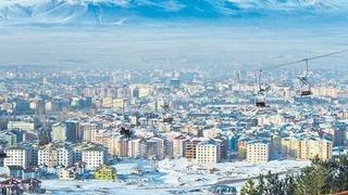 Erzurum'da iki otomobilin çarpışması sonucu 1'i ağır 3 kişi yaralandı