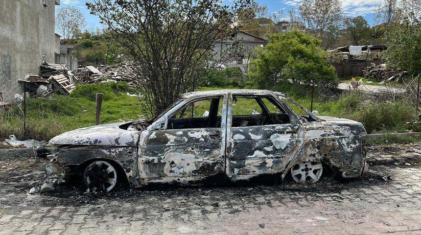 Park halindeki aracını küle dönmüş halde bulunca neye uğradığını şaşırdı! Binlerce liralık zarar etti