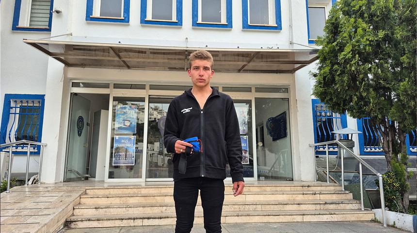 Kağıt toplarken binlerce lira değerinde altın buldu! ‘Kimsenin malını almaya hakkım yok’  diyerek polise teslim etti