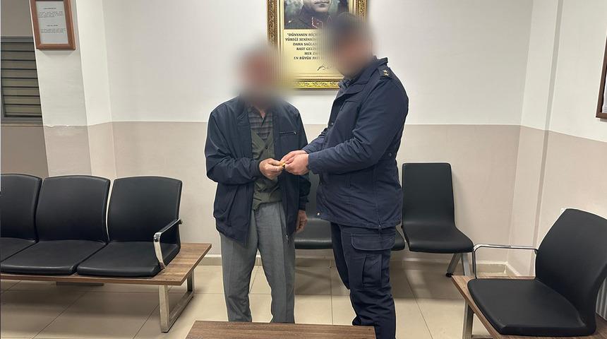 Sahte jandarmayı ger&ccedil;ek jandarma yakaladı! 'Adınız cinayet olayına karıştı' diyerek insanları dolandırmaya &ccedil;alışmışlar