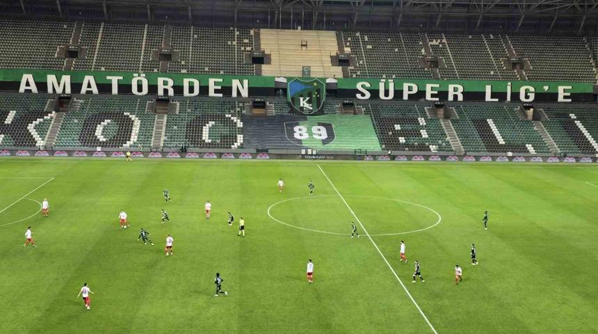 Kocaeli’de taraftar sustu, pankartlar konuştu