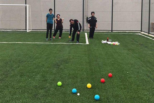 Bocce ile spor yaparken eğleniyorlar