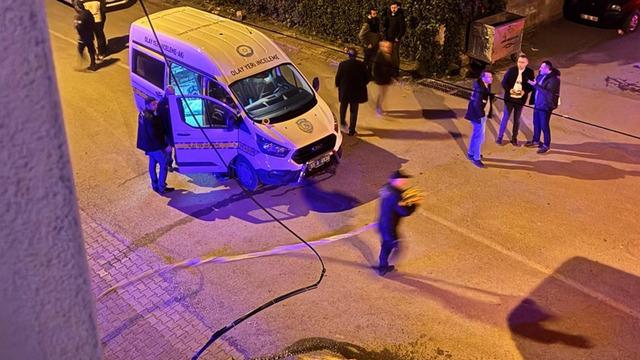 Boşanma aşamasındaki eşini sokak ortasında öldürdü