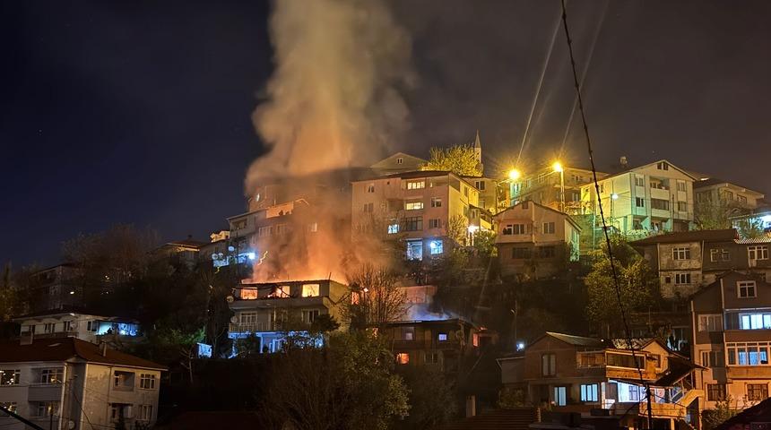 Zonguldak’ta 2 katlı binada yangın: 1 ölü