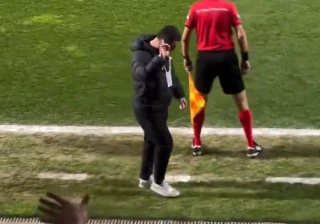 Arda Turan kendisine yapılan tezahüratı duyunca tribünleri susturdu! Fatih Terim e büyük saygı... 1