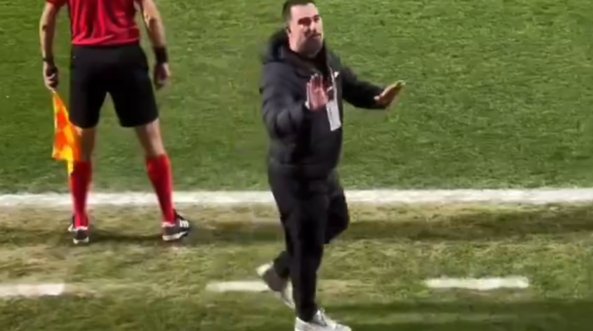 Arda Turan kendisine yapılan tezahüratı duyunca tribünleri susturdu! Fatih Terim'e büyük saygı...