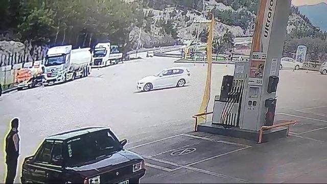 Akaryakıt istasyonunda attığı drift pahalıya patladı