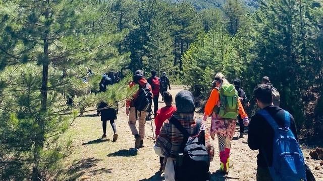 13 kilometrelik parkuru aşıp gittiler! Doğaseverler baharı Karagöl’de karşıladı