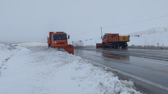 Van'da nisan karı ulaşımı olumsuz etkiliyor