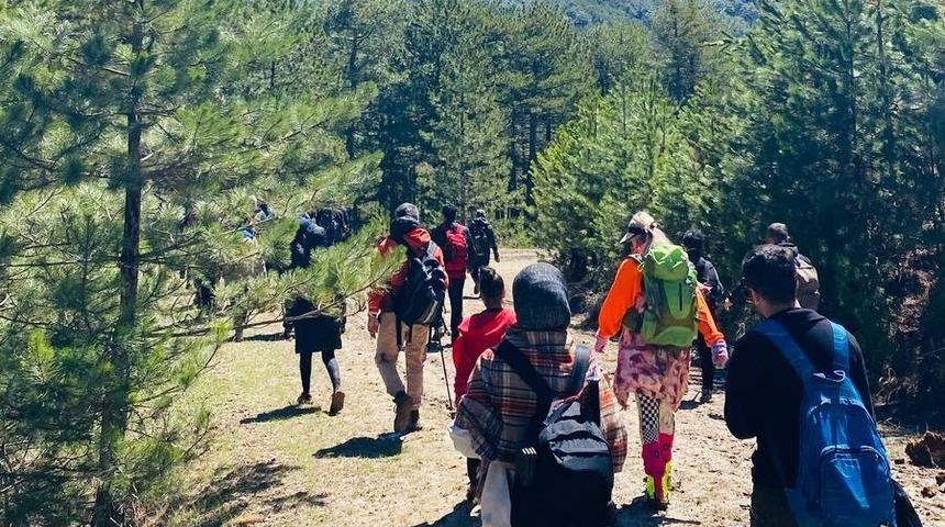 Doğaseverler baharı Karagöl'de karşıladı