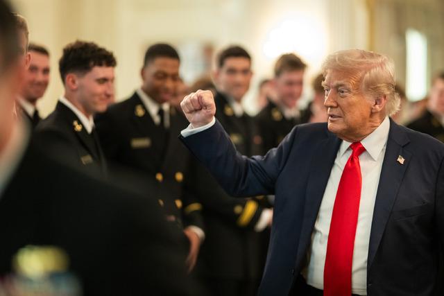 Trump'tan çok konuşulacak 'Göçmen' adımı!