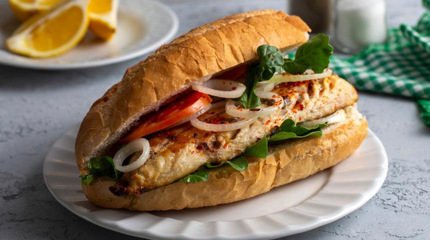  MasterChef usulü evde balık ekmek nasıl yapılır? Balık ekmek hangi balıktan yapılır? Adım adım anlatım ile en pratik tarif...