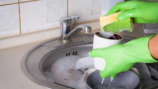 Bardakların üzerindeki yazılar nasıl çıkar? Bardakların üzerindeki yazıları çıkartma yöntemleri