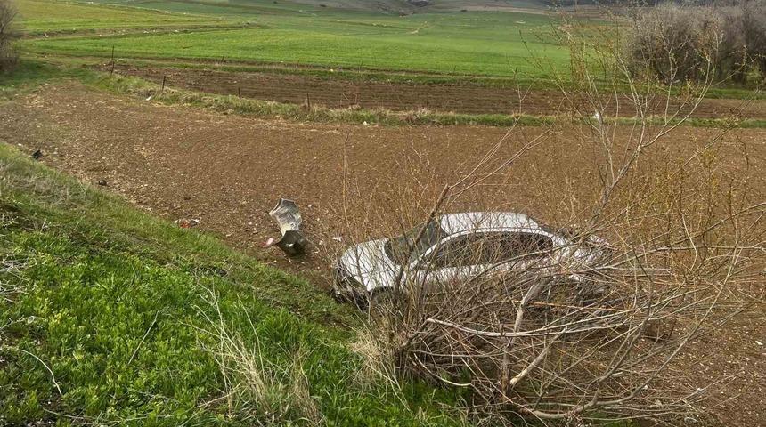 Şarampole uçan aracın sürücüsü yara almadı