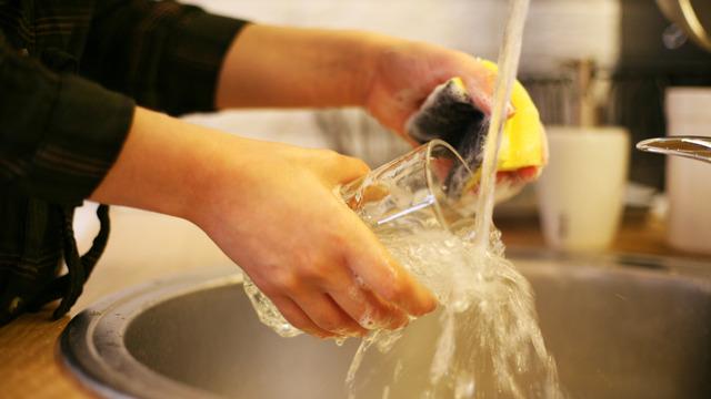 Bardaklardaki sarı lekeler nasıl çıkar? Bardaklardaki sarı lekeler nasıl temizlenir?