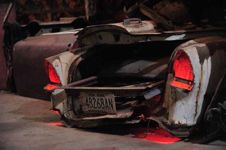 Evinin zemin katını mezarlığa dönüştürdü! Tam 12 klasik model: Amerika'da görüp özenmiş... G5