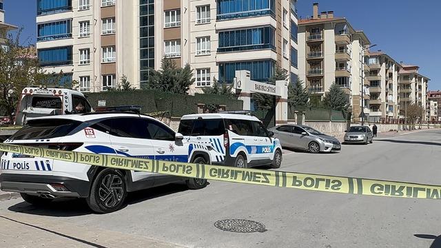 Konya'da eşini bıçakla yaralayan koca kendisine de zarar verdi