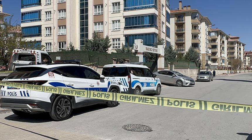 Konya'da eşini bıçakla yaralayan koca kendisine de zarar verdi