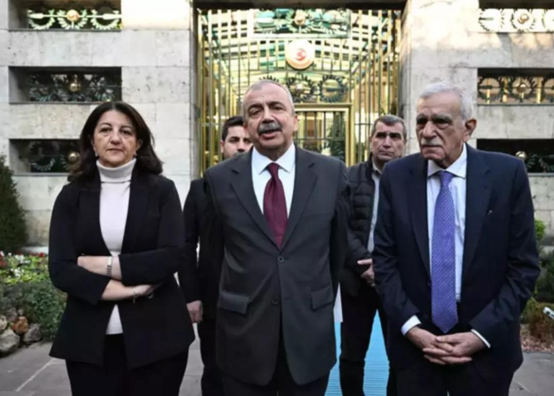 Selahattin Demirtaş, Sırrı Süreyya Önder le ilgili detayı ilk kez açıkladı! Son görüşmede kalbini tutup... 1