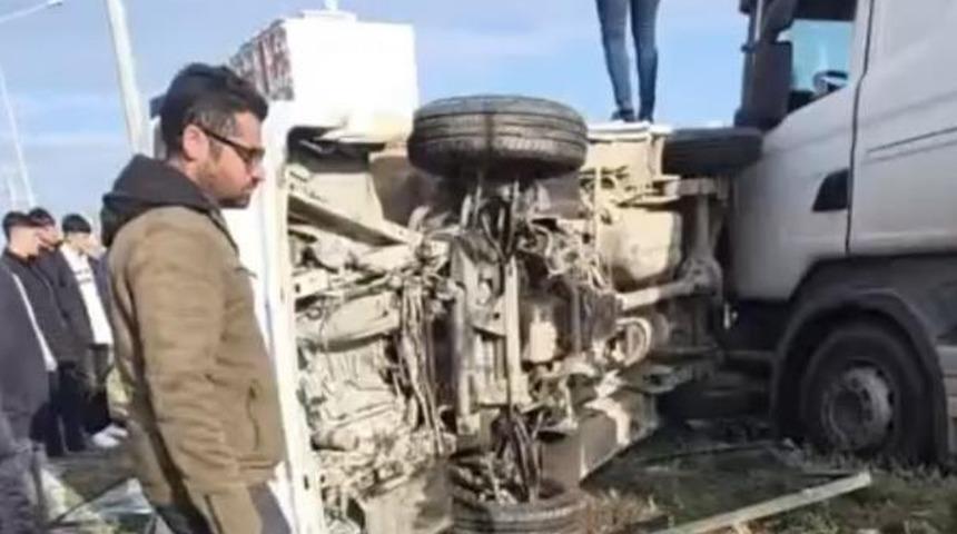 Mardin'de tır ile panelvan çarpıştı