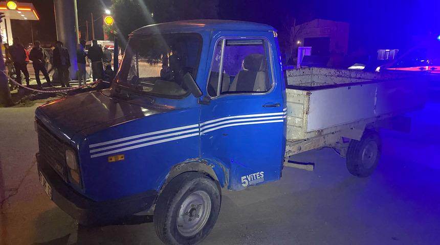 Antalya'da kamyonetle çarpışan motosikletteki 1 kişi öldü, 1 kişi yaralandı