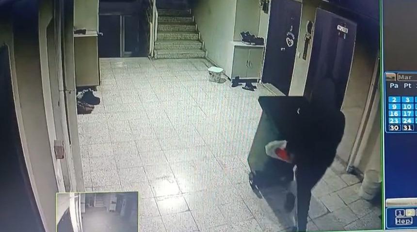 Çöpleri bıraktı, ayakkabıları topladı!