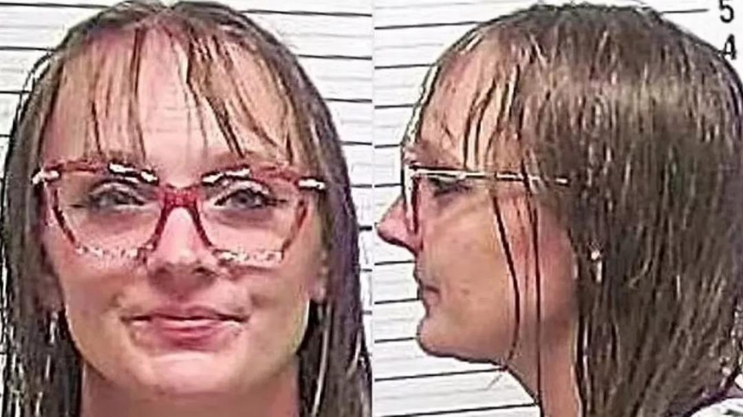 Müstehcen fotoğrafları ifşa edilince yasak aşk ortaya çıktı! Öğretmen ve öğrencisi ilişki yaşamış!  2