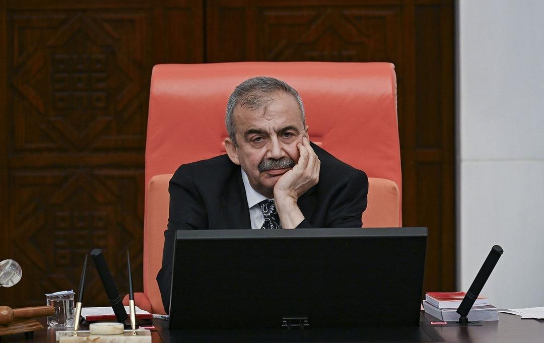 Hayati tehlikesi sürüyor! Sırrı Süreyya Önder e hakaret edenlere Armağan Çağlayan dan tepki!  1