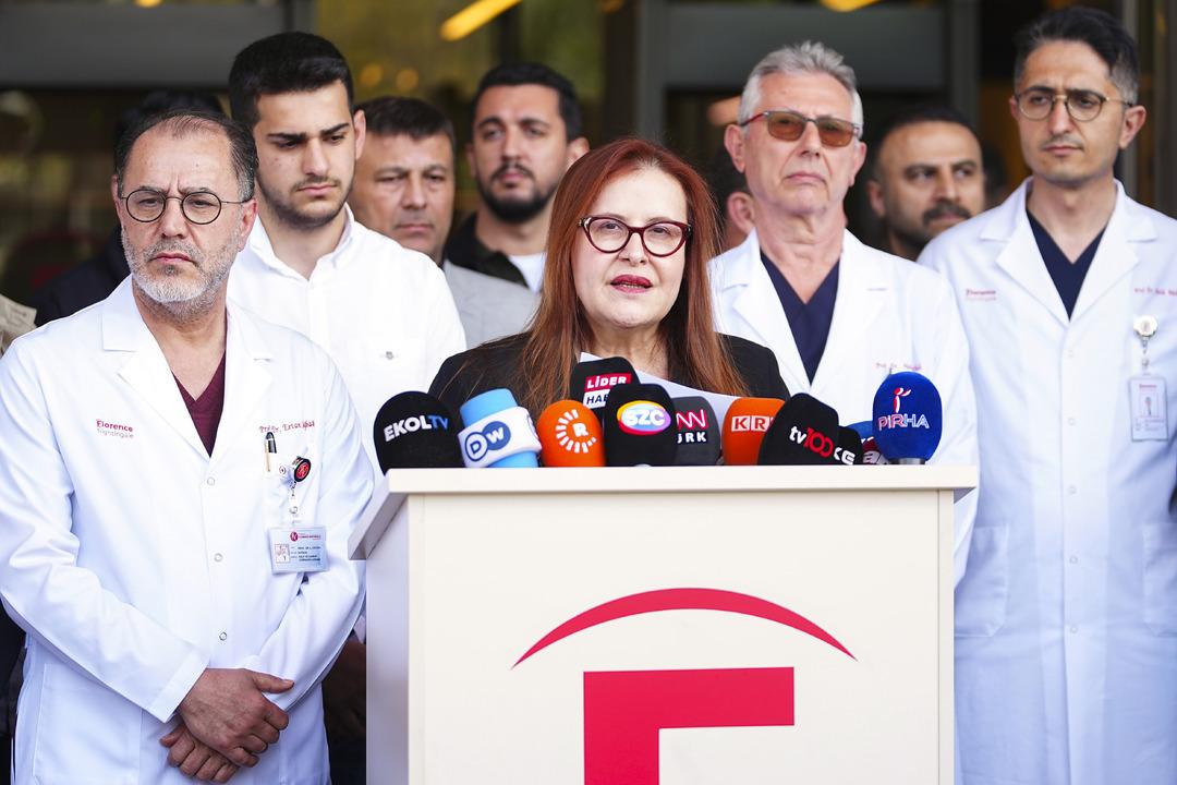 AA-20250416-37649390-37649385-DOKTORLARDAN_TBMM_BASKANVEKILI_ONDERIN_SAGLIK_DURUMUNA_ILISKIN_ACIKLAMA