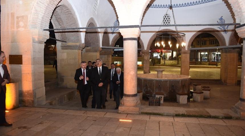 K&uuml;lt&uuml;r ve Turizm Bakan Yardımcısı H&uuml;seyin Yayman, Nasrullah Meydanını gezdi