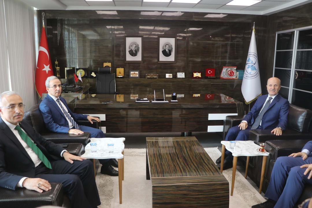 Savaşın gölgesinde bilim! YÖK Başkanı Erol Özvar: "Bilimsel üretim tehlike altında, endişe duyuyoruz"  2