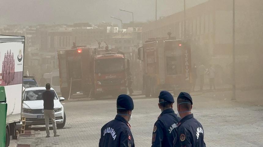 Diyarbakır'da sanayi sitesinde yangına itfaiye müdahale etti