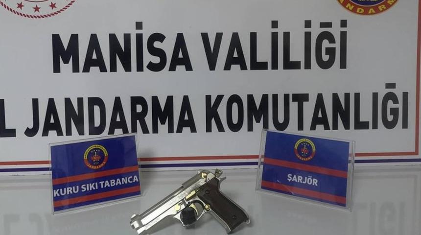 Manisa’da ruhsatsız tabanca ile yakalandı