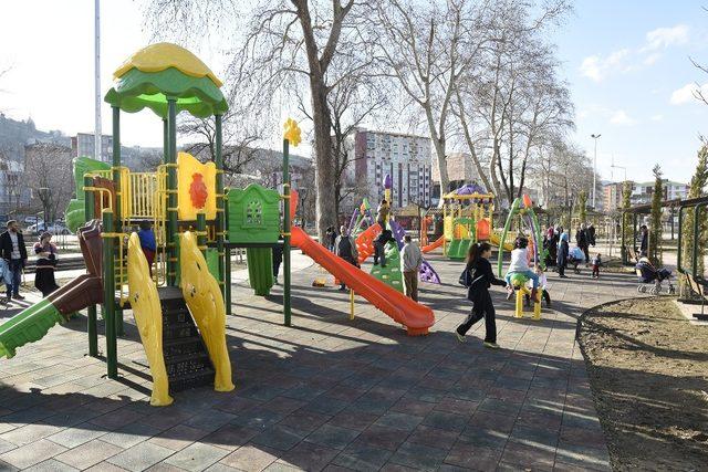 Tekkeköy’de parklar cıvıl cıvıl
